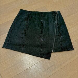 Wells Grace Black Snakeskin Print Mini Skirt Size Small